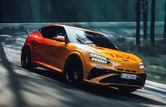 Za 140 eur vás povozia v aute, ktoré sa ešte nepredáva. Má 650 koní Genesis GV60 Magma