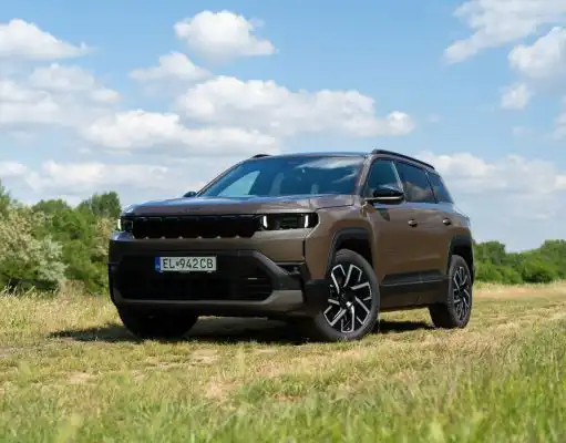 Čo chce robiť na trhu Jeep Compass s batériami a bez 4×4? S týmto sme teda nepočítali Jeep Compass