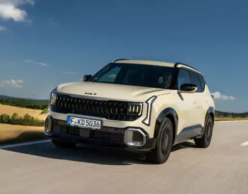 Kia Seltos klame telom. Ponúka obrovský kufor, bohatú výbavu aj pohon 4×4 Kia Seltos