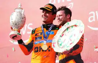 Llando Norris oslavuje víťazstvo na VC Maďarska
