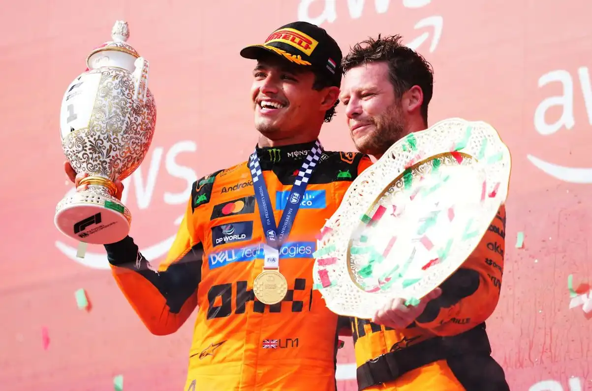 Llando Norris oslavuje víťazstvo na VC Maďarska