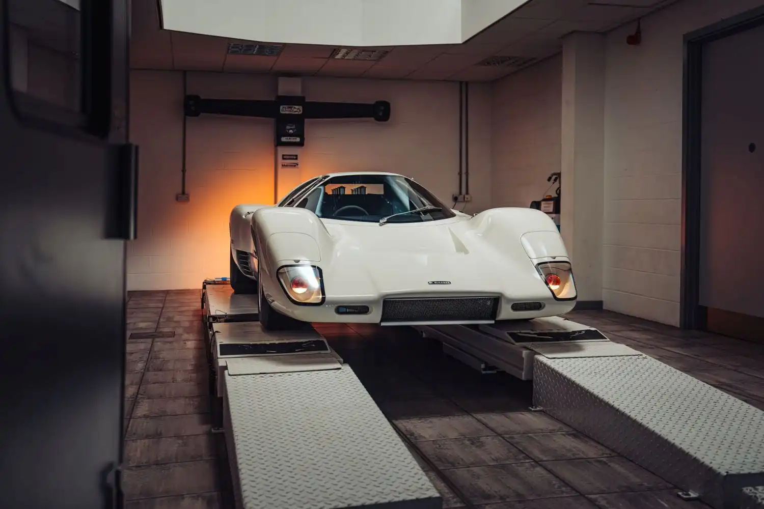 McLaren M6GT