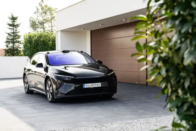 Andrej dal košom Tesle aj nemeckej prémii. Toto auto ho presvedčilo viac NIO ET7