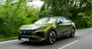 Z jeho dizajnu sme išli do kolien. Imidžovka pre rodiny je nečakane praktická Peugeot 408