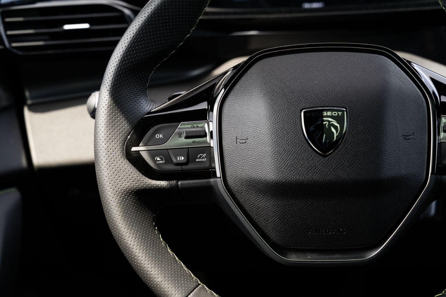 volant s logom Peugeot