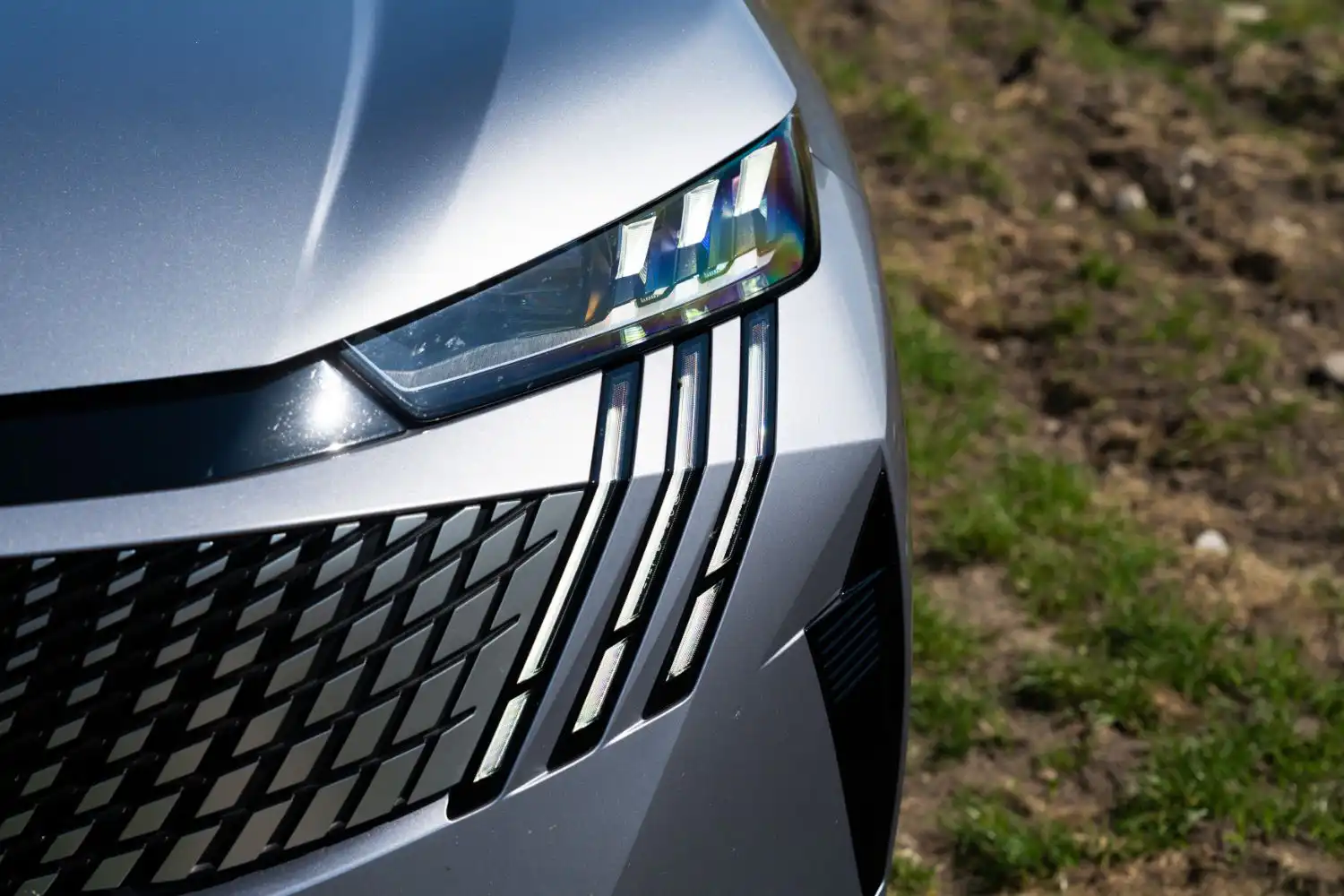 Peugeot e-5008