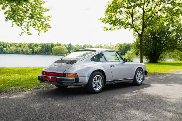 Porsche_911 (40) Porsche 911 Carrera 3.2 Jubilee Edition