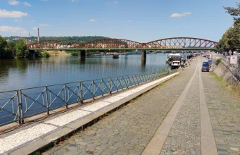 Toto nemá v Európe obdobu, heliport v Prahe bude plávať na rieke