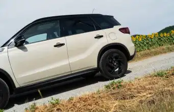 Takéto poctivé SUV už takmer nikto nevyrába. Má benzín, meničový automat aj pohon 4×4 Suzuki Vitara