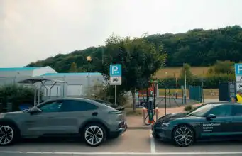 nabíjací hub ZSE Drive na diaľničnom odpočívadle