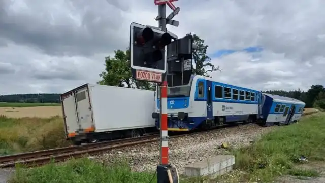 vlak_nehoda_nákladné auto_železničný_prejazd