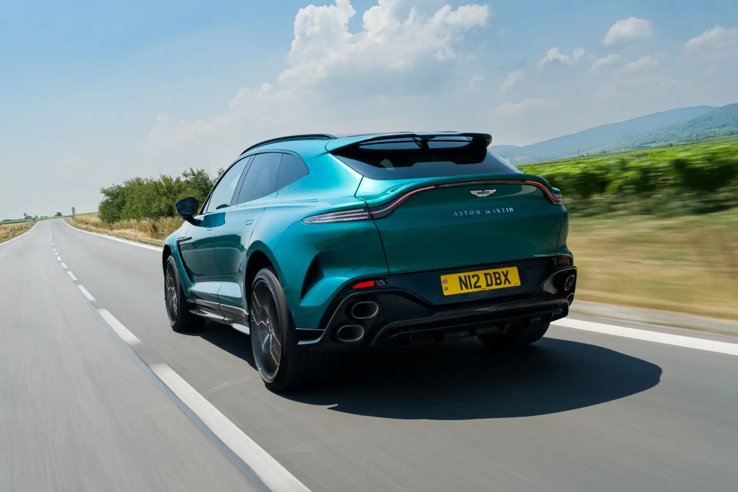 Aston Martin DBX S