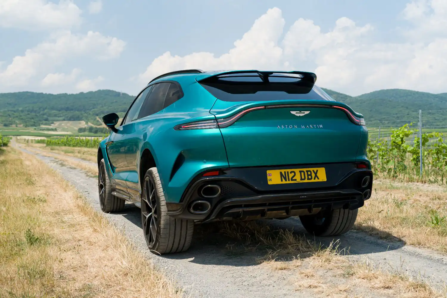 Aston Martin DBX S
