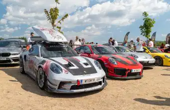 Beachbar Autoshow 2026 je za nami: Skvelá atmosféra, úspešné koleso šťastia a exkluzívne autá v našom stánku
