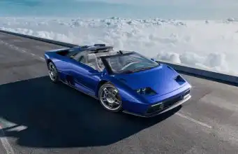 Analógová nebeská symfónia: Eccentrica odhaľuje V12 Roadster