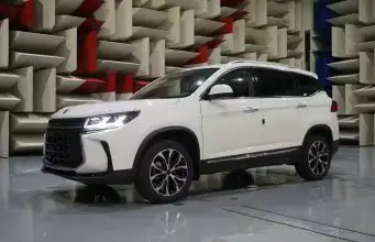 Útok na peňaženky Slovákov. SUV-čku za 22 990 € a zárukou na 200 000 km nepôjde odolať Forthing T5