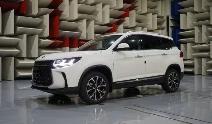 Útok na peňaženky Slovákov. SUV-čku za 22 990 € a zárukou na 200 000 km nepôjde odolať Forthing T5
