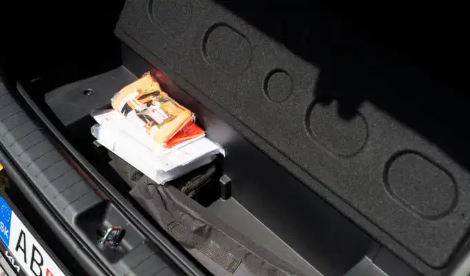 Ak by raz IKEA postavila auto, nevyzeralo by inak. Pozrite na ten kufor priečinky v kufri Kia K4 Sportswagon