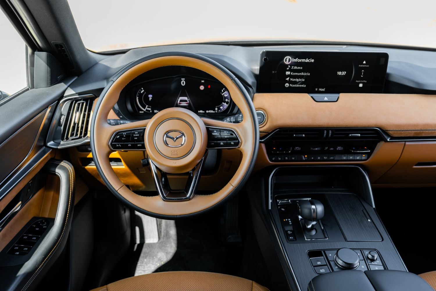 interiér Mazda CX-60 PHEV