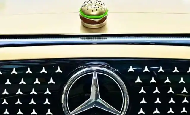 Mercedes_Cheseeburger logo Mercedes-Benz