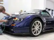Umytie auta za 6 900 eur? Tento chlapík čistí jedno auto aj 2 týždne Miracle Detail