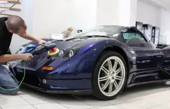 Umytie auta za 6 900 eur? Tento chlapík čistí jedno auto aj 2 týždne Miracle Detail
