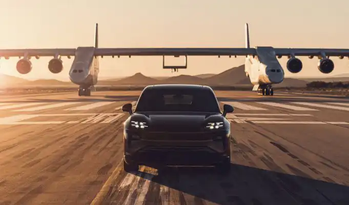 Stabilitu Cayenne overilo Porsche kurióznym experimentom s najväčším lietadlom na svete Porsche Cayenne