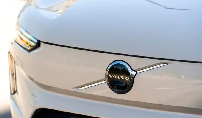 Prejde 1000 km a vydrží milión. Volvo EX50 zo Slovenska môže dostať revolučnú batériu logo Volvo