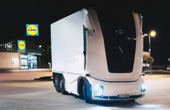 LIDL na rozvoz potravín používa bezkabínový kamión