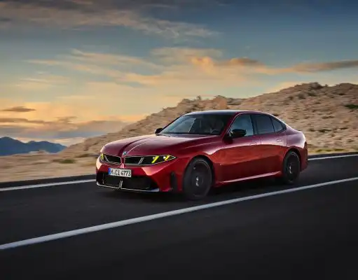 443 koní a režim na driftovanie. M350 xDrive nezabúda, prečo ľudia milujú BMW BMW radu 3
