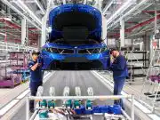 BMW do výroby novej trojky nalialo 2 miliardy eur, spaľovacie motory zostávajú