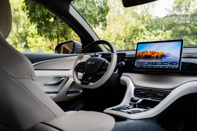 Za 27 990 € dostanete rodinného obra. BYD však šetril na dôležitom detaile BYD Sealion 5