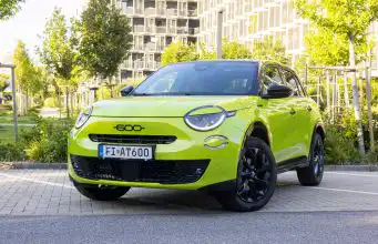 Fiat obliekol 600-vku do športového dresu. Vyzerá rýchlejšie, než jazdí Fiat 600 Sport