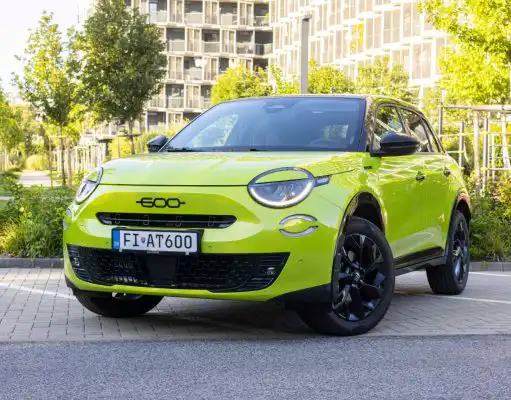 Fiat obliekol 600-vku do športového dresu. Vyzerá rýchlejšie, než jazdí Fiat 600 Sport