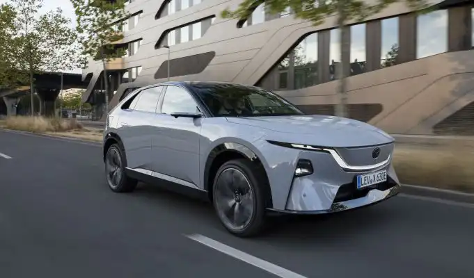 Mazda CX-6e prichádza na Slovensko: Je väčšia a lacnejšia ako CX-60 Mazda CX-6e