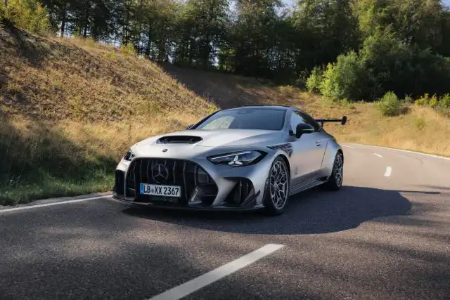 Mercedes_AMG_CLE_V8_1