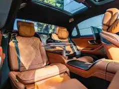 Mercedes stvoril limuzínu pre petrolheadov. Má V8 a kvantum vychytávok