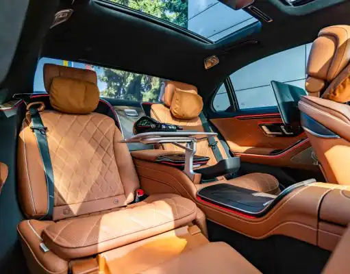 Mercedes stvoril limuzínu pre petrolheadov. Má V8 a kvantum vychytávok