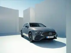 Z pôvodnej Triedy A už nezostane takmer nič. Novinka narastie o viac než 90 cm Mercedes-Benz triedy A
