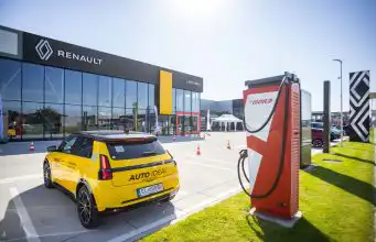 Renault otvoril v Dunajskej Strede nový showroom. Auto vám odovzdajú ako v luxusnom hoteli