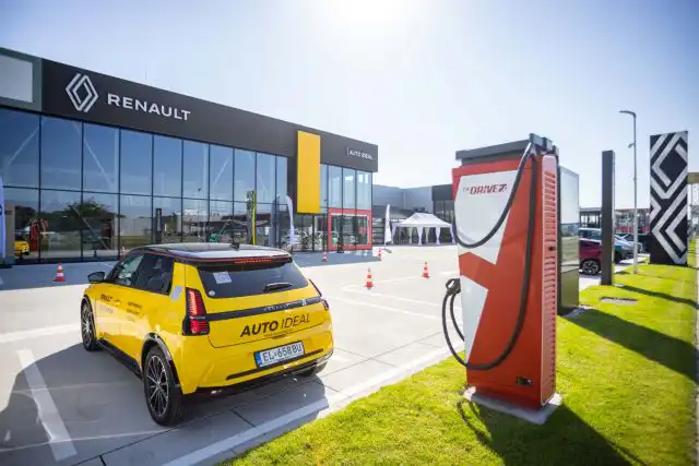 Renault_showroom_6