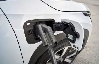 Európa v pasci vlastných pravidiel. Za vlastné elektromobily zaplatí nové clo