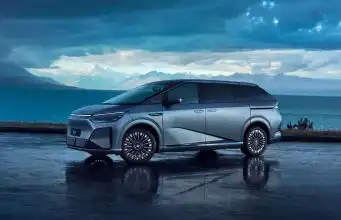 XPENG X9: Vesmírna loď pre siedmich, ktorá pretvára segment luxusných vanov