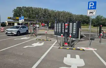 Ako dlho sa zdržia Slováci nabíjaním elektromobilov na diaľniciach? Ukázali zaujímavú štatistiku