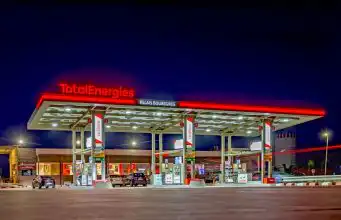 Nafta za 2,40 € a veľké výpadky palív. Krajina NATO hlási problémy na pumpách