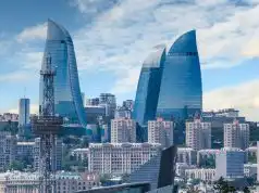 Horí tu zem a medzi hradbami jazdia formule. Bratislava získala letecké spojenie s novou krajinou Baku