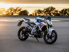 Len 175 kíl a stovka za 5,7 sekundy. Nové BMW chce baviť aj s vodičákom A2 BMW F 450 R