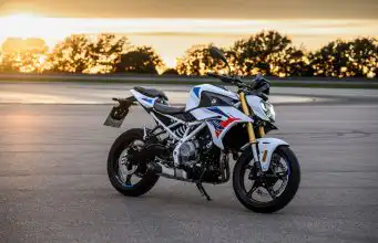 Len 175 kíl a stovka za 5,7 sekundy. Nové BMW chce baviť aj s vodičákom A2 BMW F 450 R