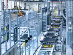 Miliarda eur a 500 robotov. BMW rozbehlo výrobu batérií pre novú éru elektromobilov