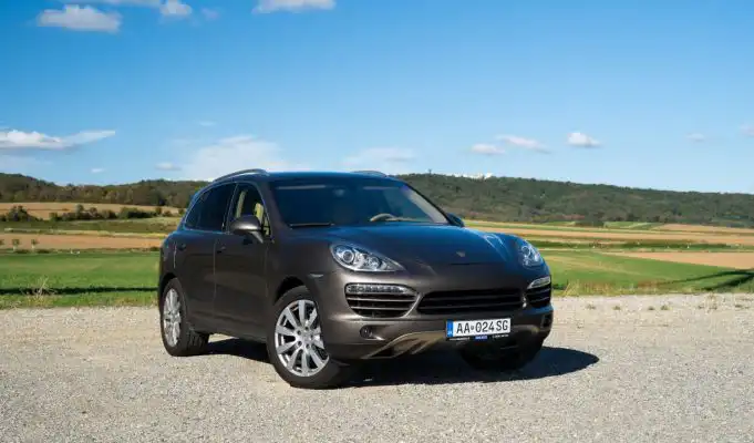 Porsche Cayenne s 200 000 km za 16 290 €. Len dobre zabehnuté a aké sú riziká? Porsche Cayenne